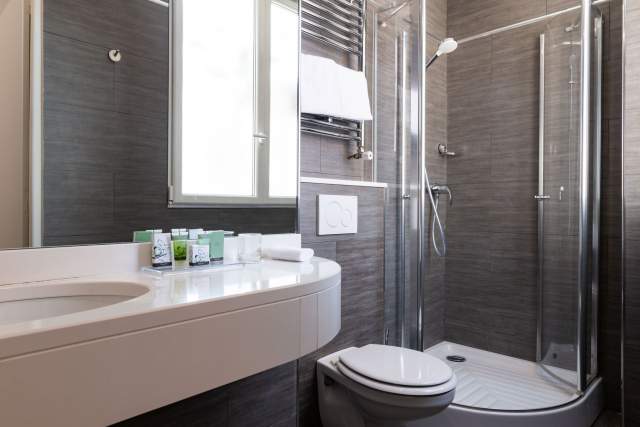 4-Star Hotel Champs Elysées Paris · Lord Byron Hotel