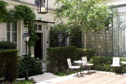 Lord Byron Hotel · Hotel with Breakfast included in Paris