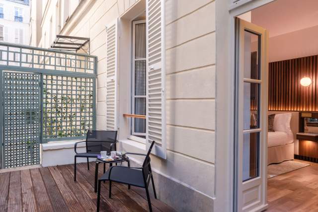 4-Star Hotel Champs Elysées Paris · Lord Byron Hotel