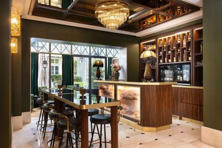 Lord Byron Hotel · Hotel with Breakfast included in Paris